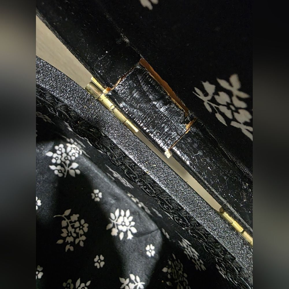 Black Oval Wood Box Handbag Twist Plastic Top Handle Intricate Lace Like Detail - Picture 11 of 15